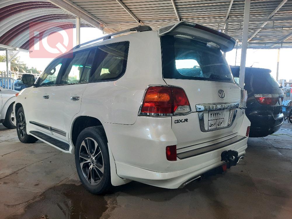 تۆیۆتا لاند کروزەر